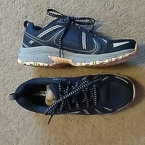 Women's New Skechers Tennis Shoes, Size  7
